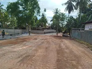 බොරලැස්ගමුව නගරයට ආසන්නව බිම් කොටස් විකිණීමට