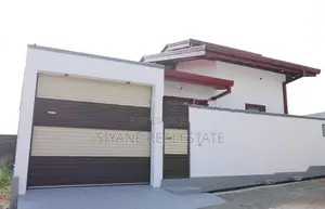 Super l Luxury Living In Kahathuduwa, Kesbewa