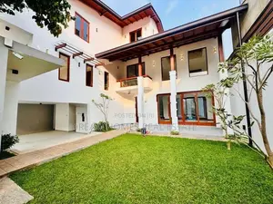 Modern Luxury Home with Pool Rooftop – Kotte