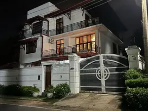 07 Bed Luxury 3-Storey House for Rent – Pannipitiya