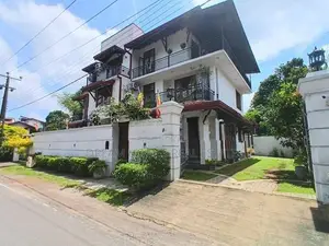 Luxury 3-Storey House for Rent in Pannipitiya