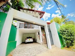 පර්චස් 15 නිවසක් අතුරුගිරියෙන් විකිනීමට