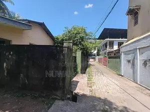 katubedda university close house sale for land value .