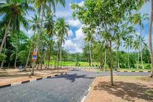 කැකනදුරෙන් වෙලකට මයිමිව ඉඩමක්