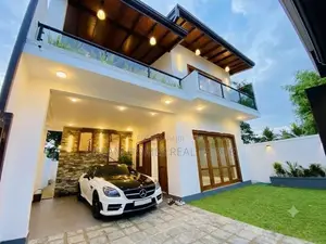 තලවතුගොඩ අලුත්ම අලුත් දෙමහල් නිවසක්