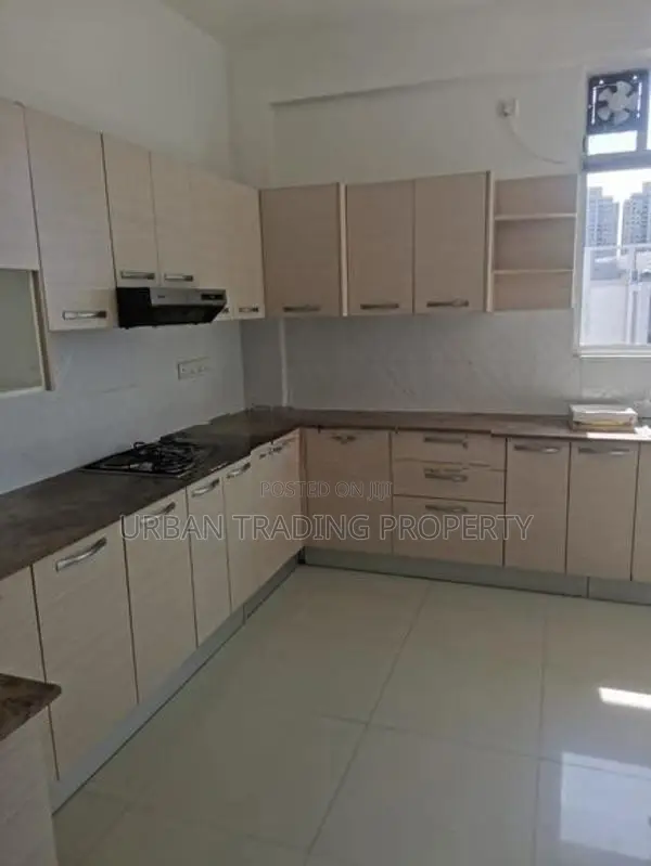 Unfurnished 04 Bed Rooms Luxury Apartment for rent in Colombo 05