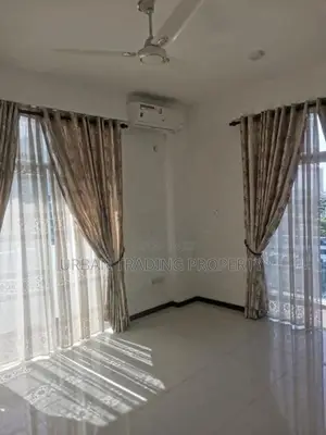 Unfurnished 04 Bed Rooms Luxury Apartment for rent in Colombo 05