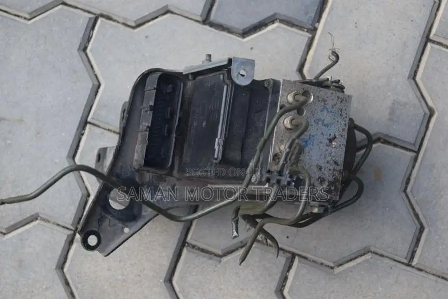 Nissan Cefiro A33 ABS