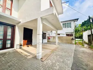 Family Home for Sale Near Parliament – Baththaramulla