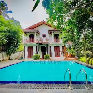 Luxury 2 Story House with Swimming Pool for Sale Kandy