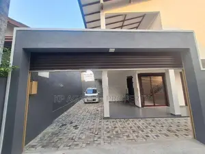 5Br Luxury House for Sale in Thalawathugoda