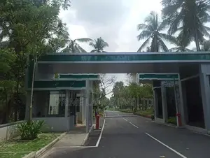 ගම්පහ නගරයෙන් බිම් කොටසක්