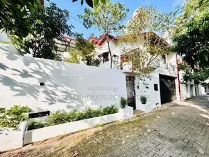 Luxury 5BR Family Home in Pangiriwatte Mw, Mirihana Nugegoda