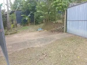 තලවතුගොඩ නගරයෙන් ඉඩමක් සහිත නිවසක් විකිණීමට