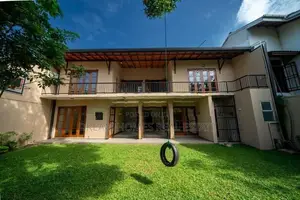 Luxury Family Home with Garden Bar Area for Sale – Werahera