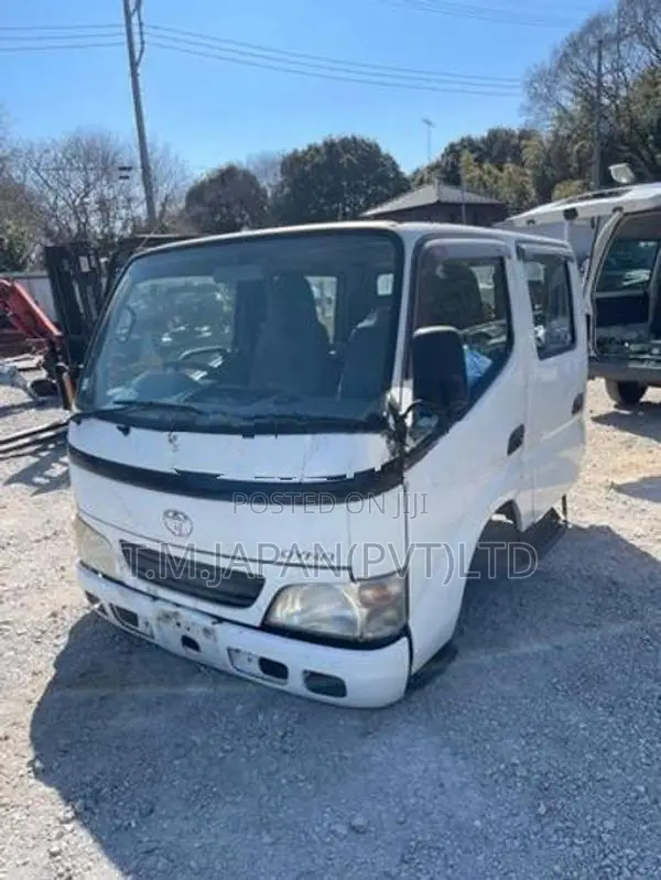Toyota Dyna 2006 Double Cab Cabin