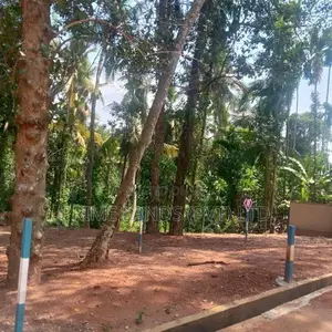Kadawatha Town Land for Sale