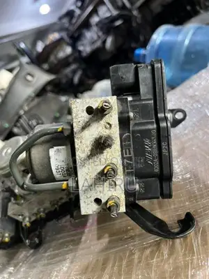 Honda vezel RU4 4 wheel ABS
