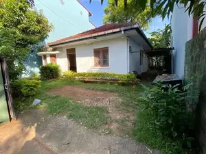 Valuable 10 Perch Land with House for Sale Borelasgamuwa