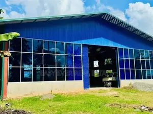 ගම්පහ නගර මධ්‍යයෙන් Prime Commercial Building 11610
