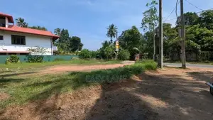 කඹුරාගල්ල හංදියෙන් ඉඩමක්