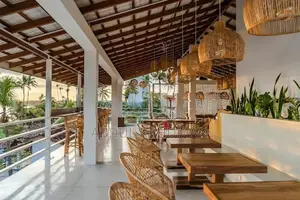 Single Building Hotel Seduwa