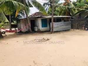 Land with Small House for Sale Akkaraipattu