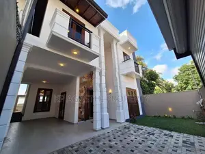 Boralesgamuwa Town Luxury House for Sale