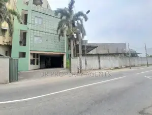 Commercial Building for Sale in Colombo 13