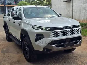 Toyota Hilux travo overland plus 2025