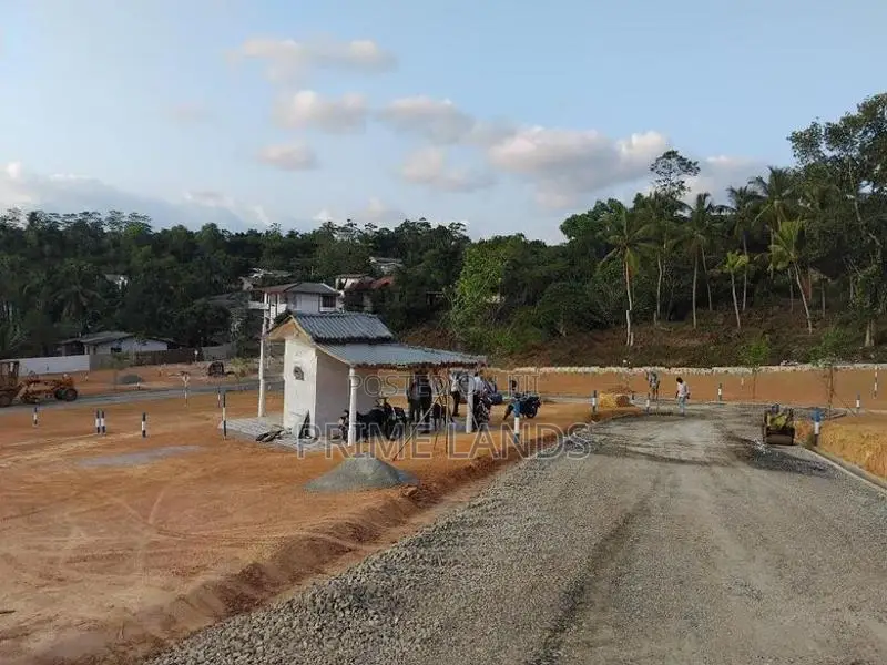 නේවාසික බිම් කොටස් කලුතර
