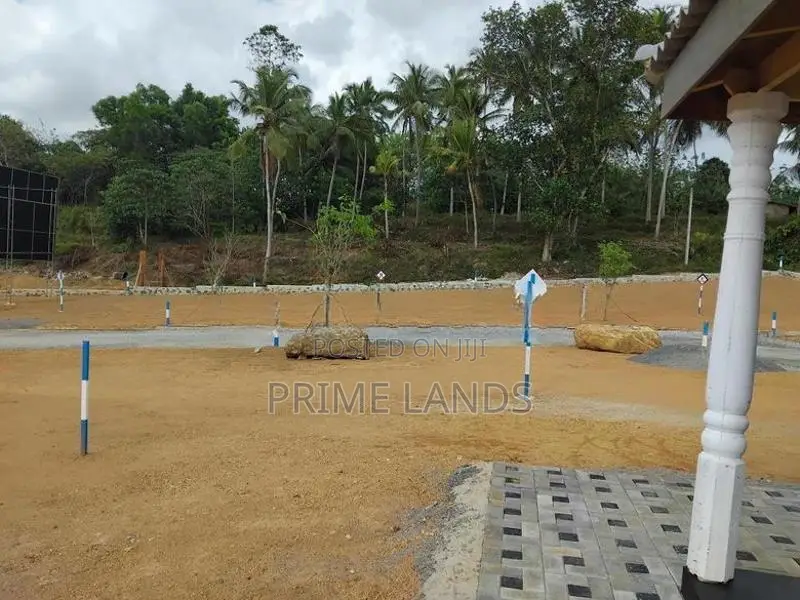 නේවාසික බිම් කොටස් කලුතර