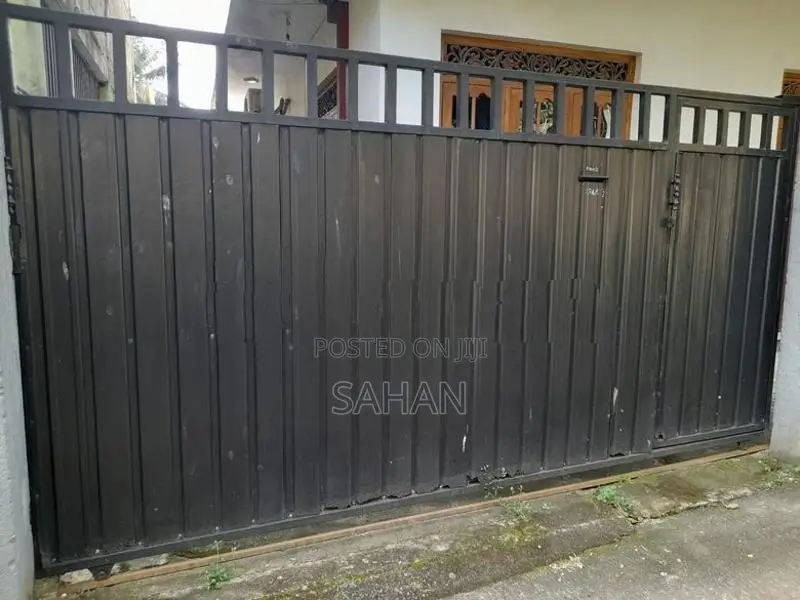 Gate 12 Feet