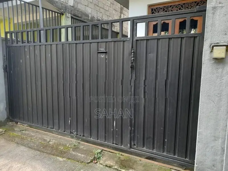 Gate 12 Feet
