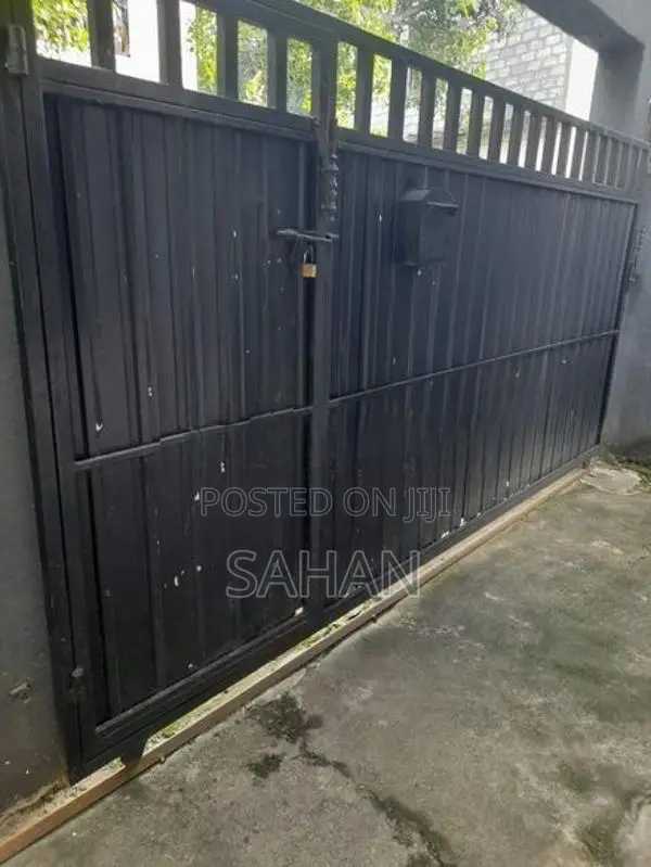 Gate 12 Feet