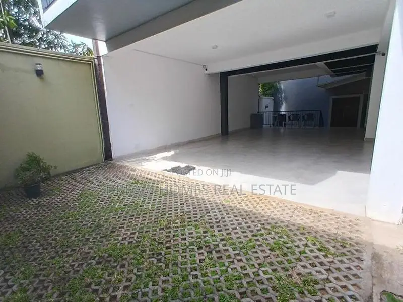 Luxury Fully Furnished 3 Bed Apartment for Rent Madiwela..