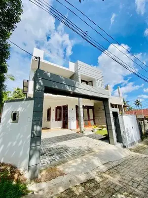 අතුරුගිරියෙන් Rooftop එකක් සහිත Luxury නිවසක් විකිණීමට
