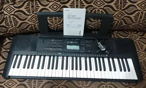 Yamaha PSR - E273 Keyboard