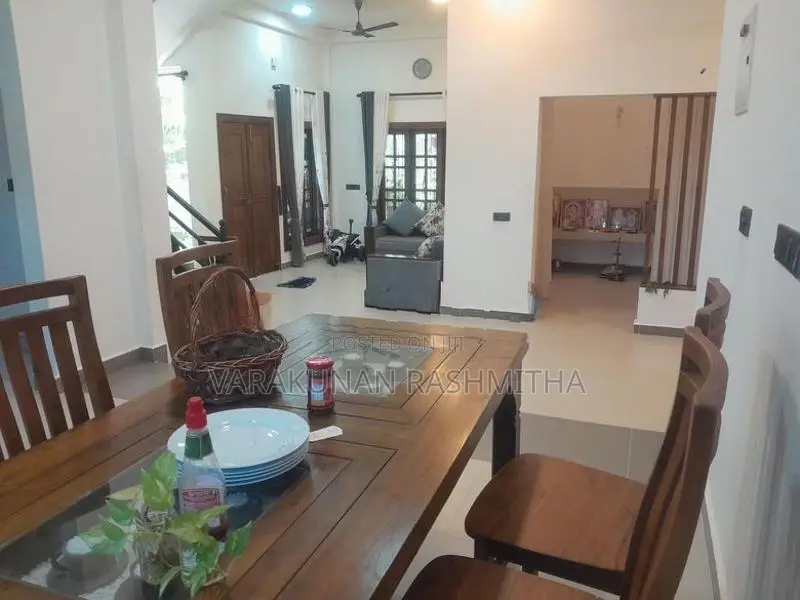 Residential Land with House - Akkaraipattu