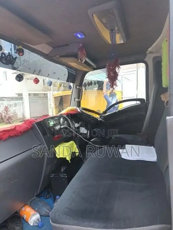 Isuzu Elf 2011