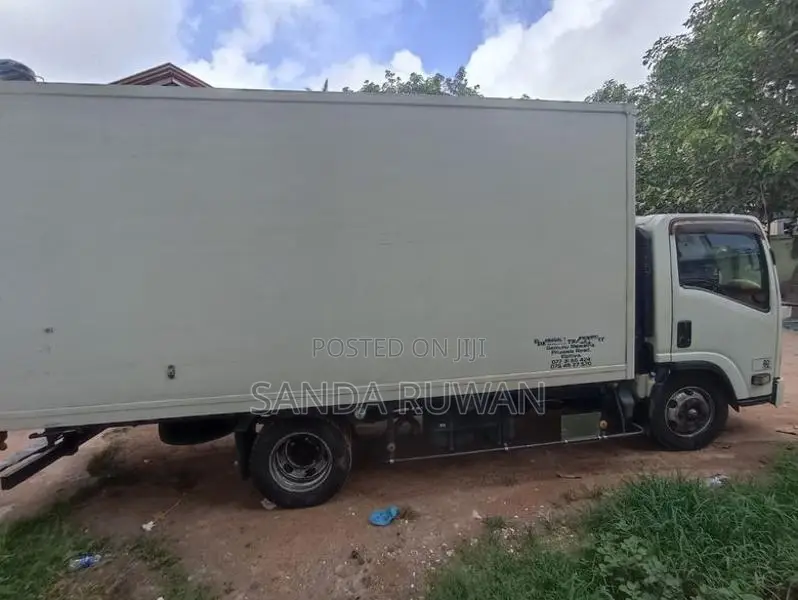 Isuzu Elf 2011