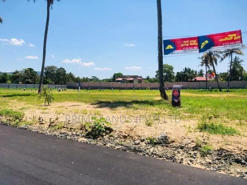 මල්කඩුවාව නාගරික පහසුකම් වලට ලගින්ම පදිංචියට ඉඩමක්