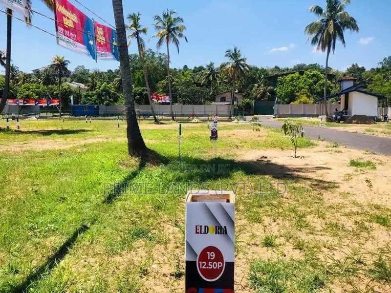 මල්කඩුවාව නාගරික පහසුකම් වලට ලගින්ම පදිංචියට ඉඩමක්