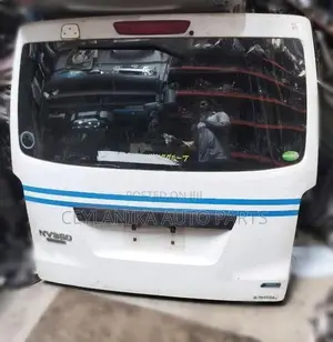 Urvan NV350 Dicky Door