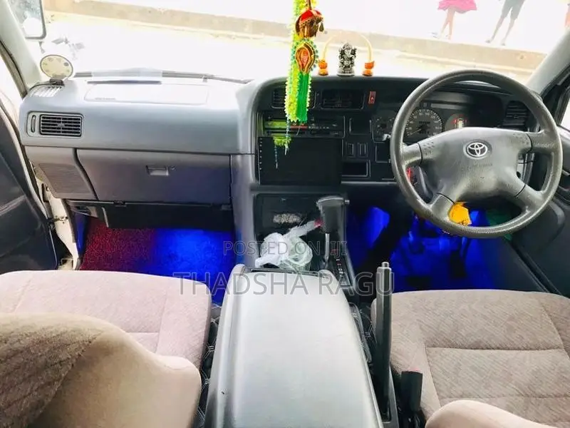 Toyota Dolphin 1995