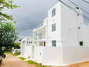 Brand-New Luxury 3-Storey House for Sale – Kadana