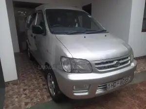 Toyota Noah 2003