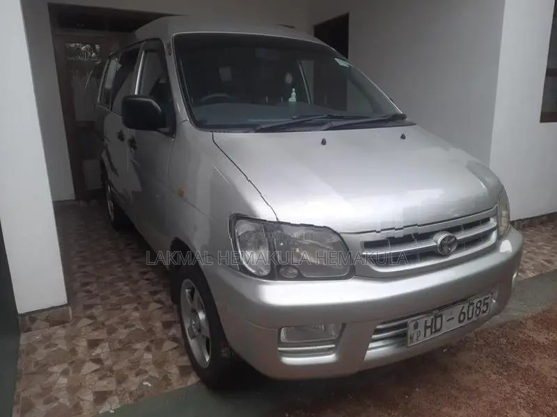 Toyota Noah 2003