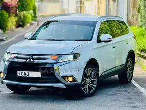 Mitsubishi Outlander G Navi Premium 1ST 2015