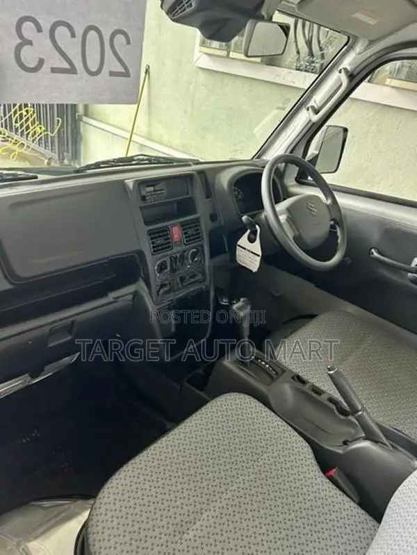 Suzuki Carry 2024
